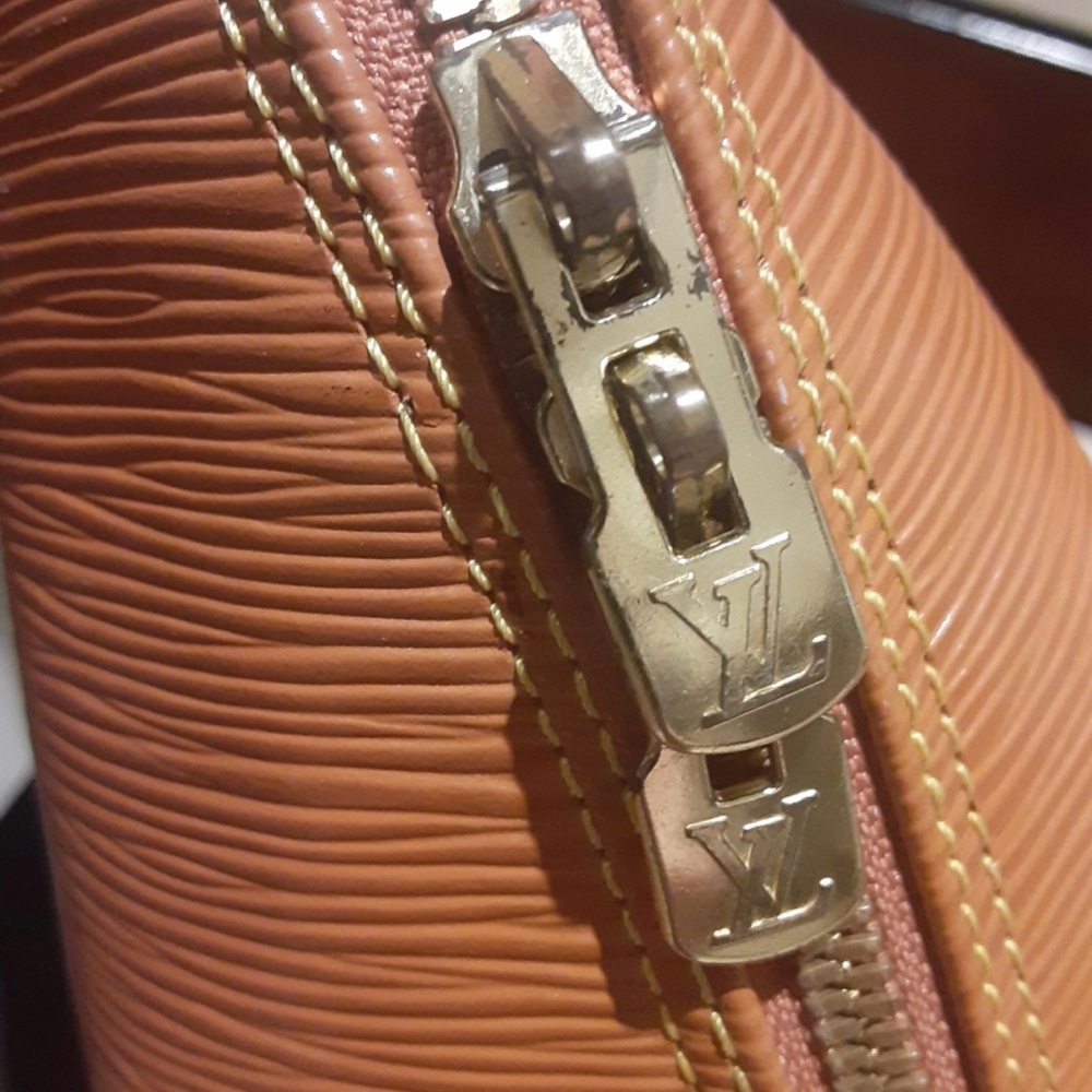 Louis Vuitton EUC Epi Alma PM - Picture 7 of 17